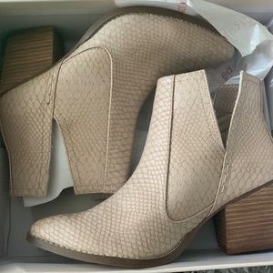 BRAND NEW Snakeskin Booties